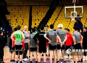 米兰体育,-上海男篮击败福建队，主场作战取得胜利彰显实力的简单介绍