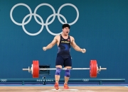米兰体育app-俄罗斯举重运动员实现完美逆袭，赢得金牌