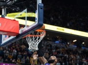 ac米兰体育官网-湖人遭遇尼克斯逆转，比赛末节失利