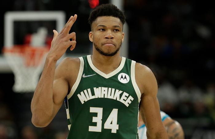 雄鹿大胜黄蜂,取得赛季三连胜 雄鹿大胜黄蜂,取得赛季三连胜