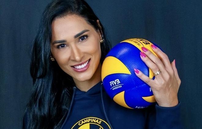 巴西女排队员力挽狂澜获得胜利