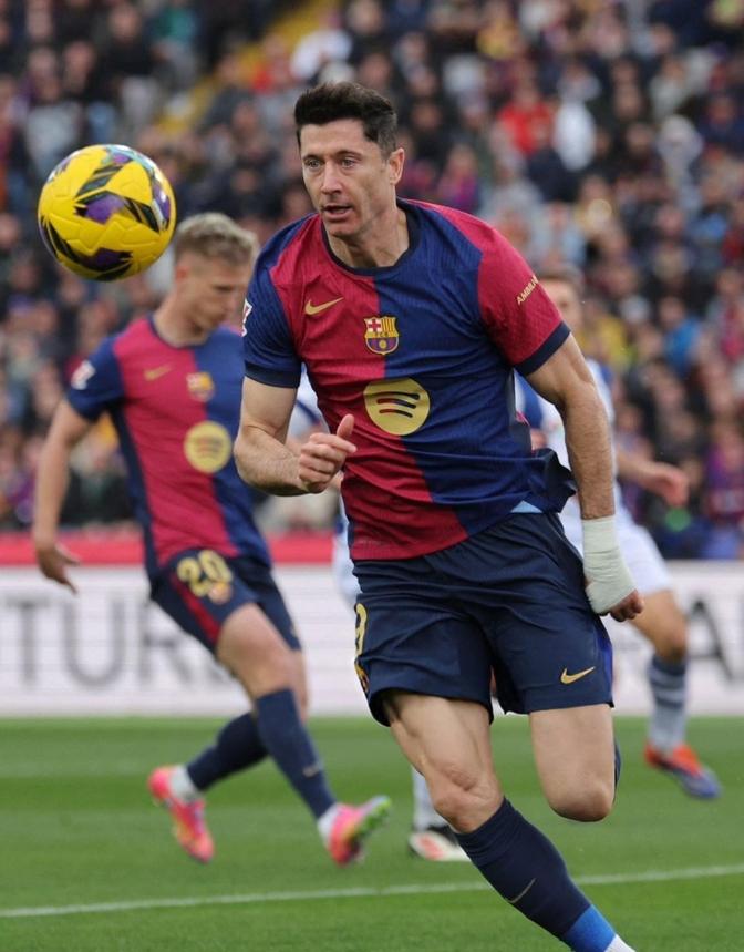 巴萨面对劲敌瞬间,默契十足 巴萨面对劲敌瞬间,默契十足