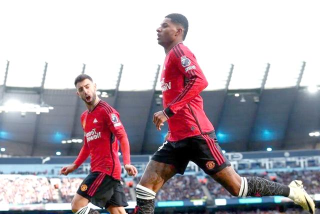 曼联客场惨败，遭遇沉重打击