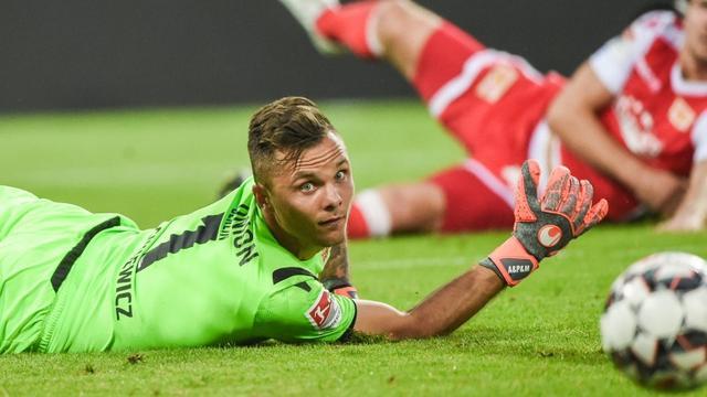 包含柏林联队在主场遭遇失利，积分略有下降的词条