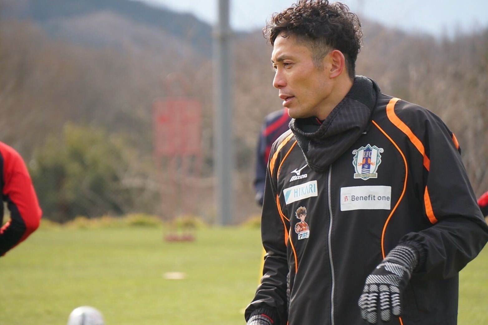 后备队员接替伤员出场，表现稳健可靠的简单介绍