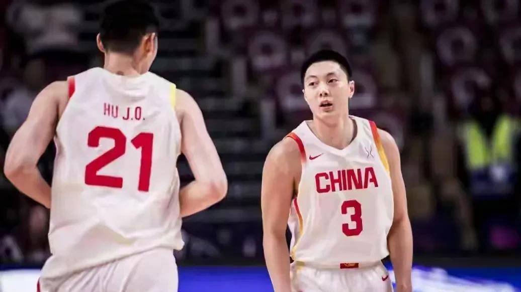 足球场上的胜负悬念渐浓,谁能称霸 足球场上的胜负悬念渐浓,谁能称霸