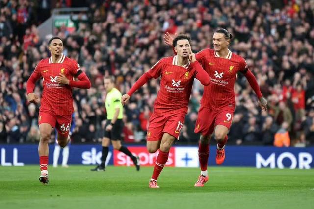 曼城连胜开局，争夺榜首位置