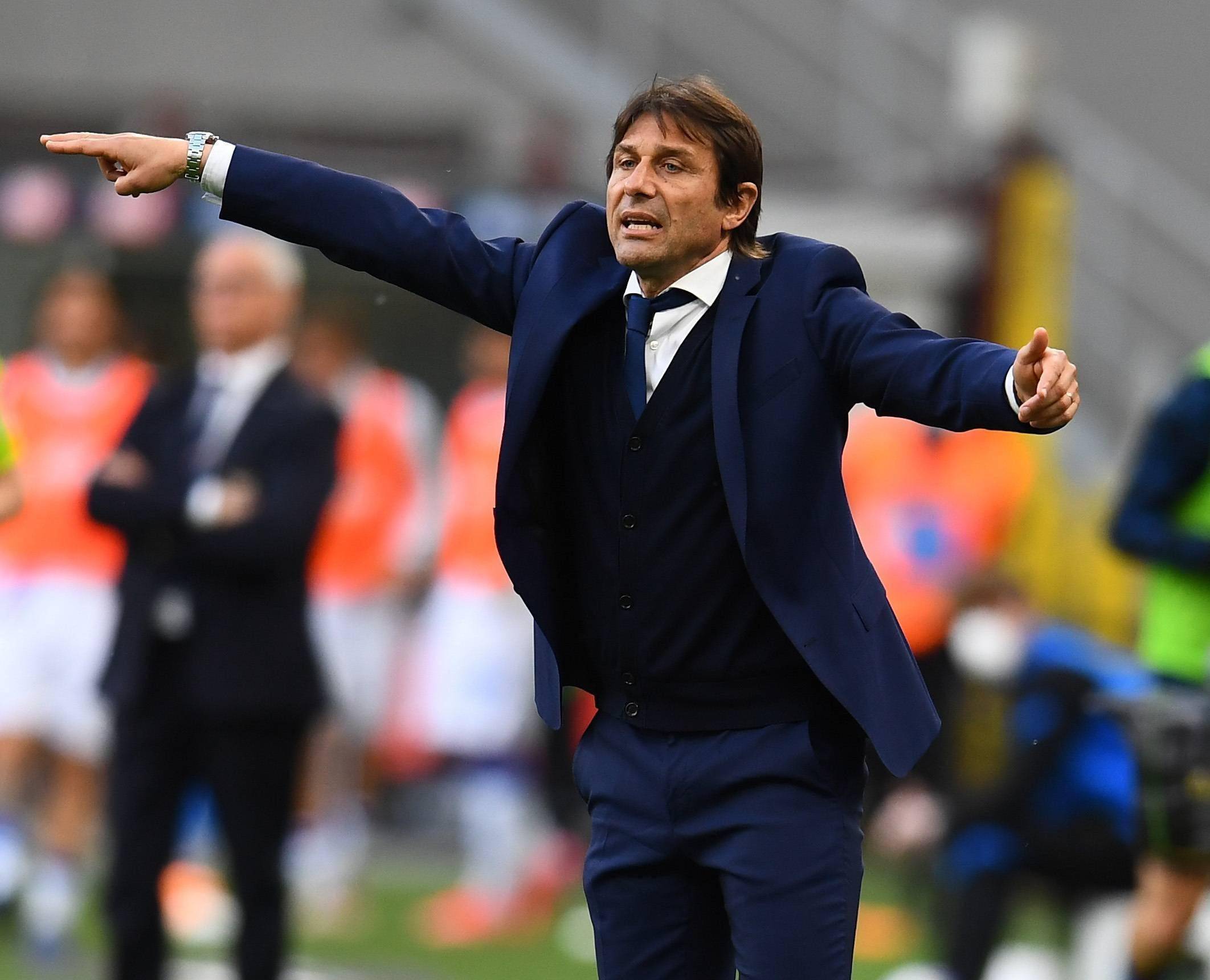 足球赛事中球员展现出色表现 足球赛事中球员展现出色表现