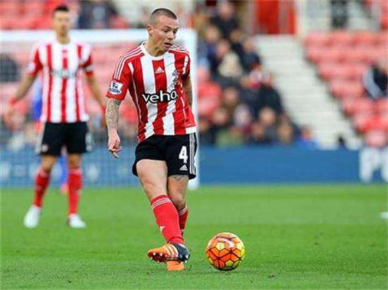 沃特福德连遇困境，保级寄望渐渐破灭