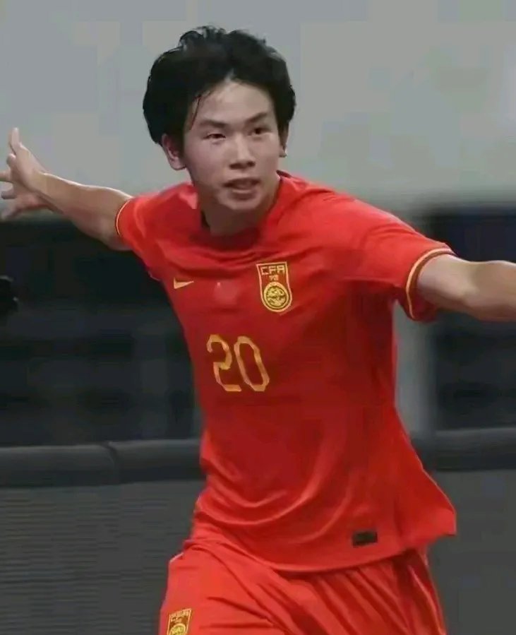 紧张激烈的比拼,胜者喜悦泪满脸 紧张激烈的比拼,胜者喜悦泪满脸