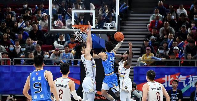 关于北京首钢稳操胜券，实现三连胜的信息