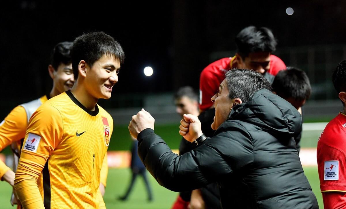 韩国羽毛球队绝地反击日本羽毛球队，辛杜高光表现