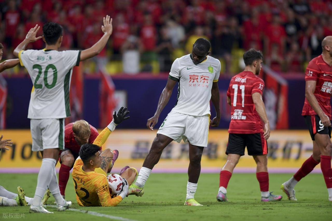 包含上海上港在比赛中遭遇激烈抗衡,险胜出线的词条 包含上海上港在比赛中遭遇激烈抗衡,险胜出线的词条