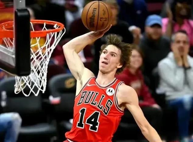 76人大胜公牛，继续保持不败