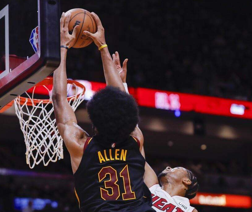 猛马不敌骑士,季后赛希望受挫 猛马不敌骑士,季后赛希望受挫