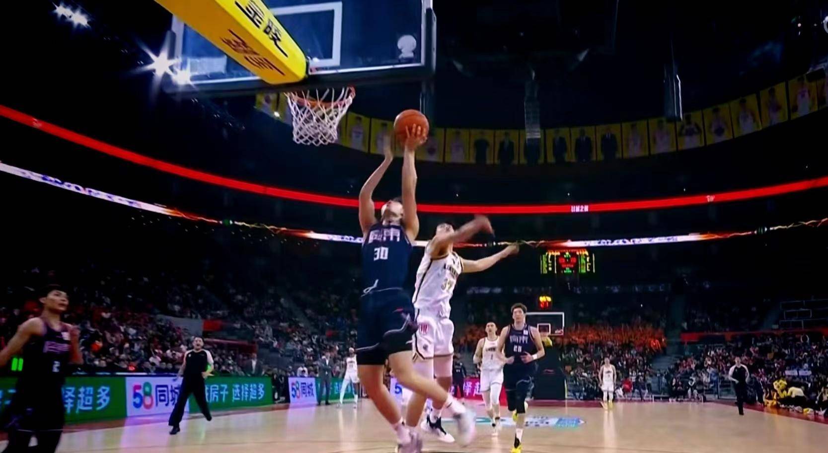 广州宏远主场大胜吉林队，豪取七连胜