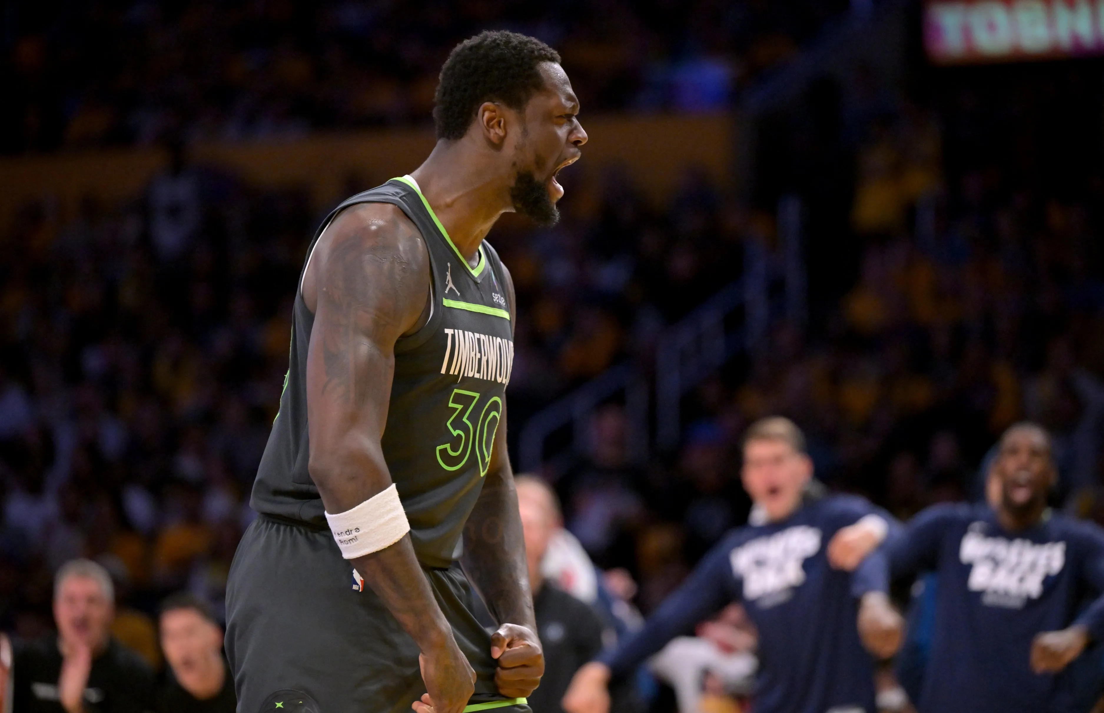 开拓者客场大胜湖人，唐斯高效砍下30+