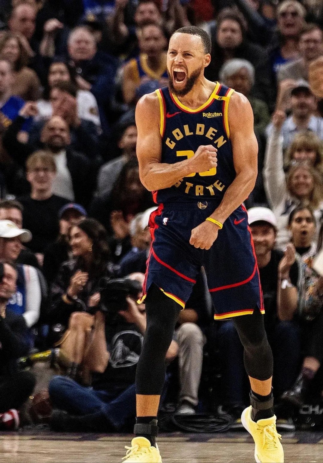 勇士主场胜森林狼，库里再度砍40+