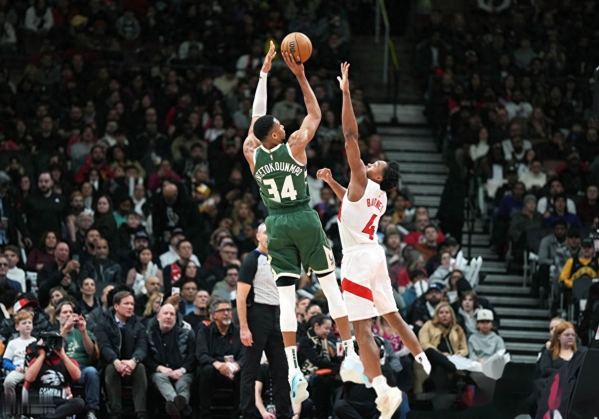 马刺惨败雄鹿，遭遇连败